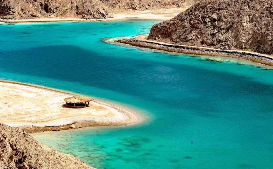 Turquoise bay between mountains on the Nuweiba weekend trip
